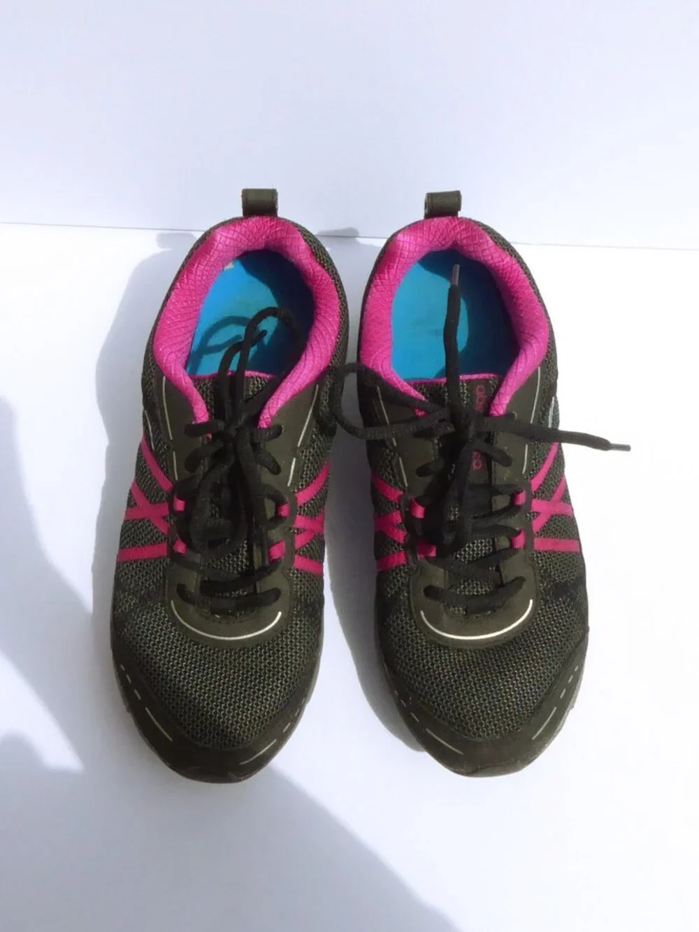 Abeo black mesh and hot pink criss cross striped sneakers women's size 8.5
